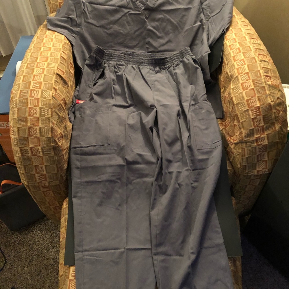 Uniform Scrub Top and Scrub Pants